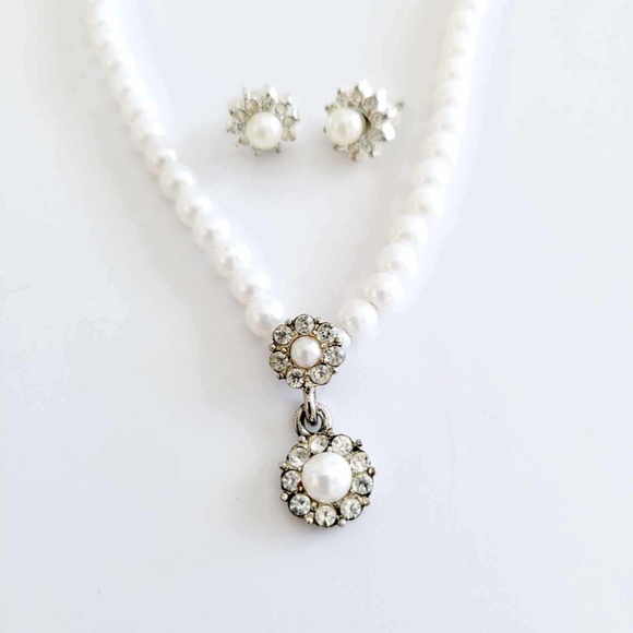 AVON Vintage Bridal Faux Pearl Floral Crystal Studded Necklace and Earrings Set - Picture 2 of 7